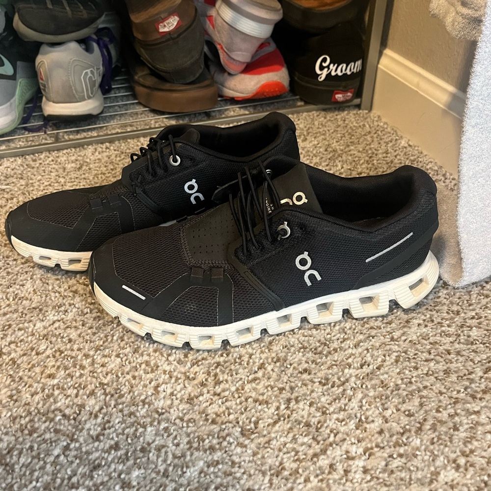 COPY - On cloud running shoe Womens size 8